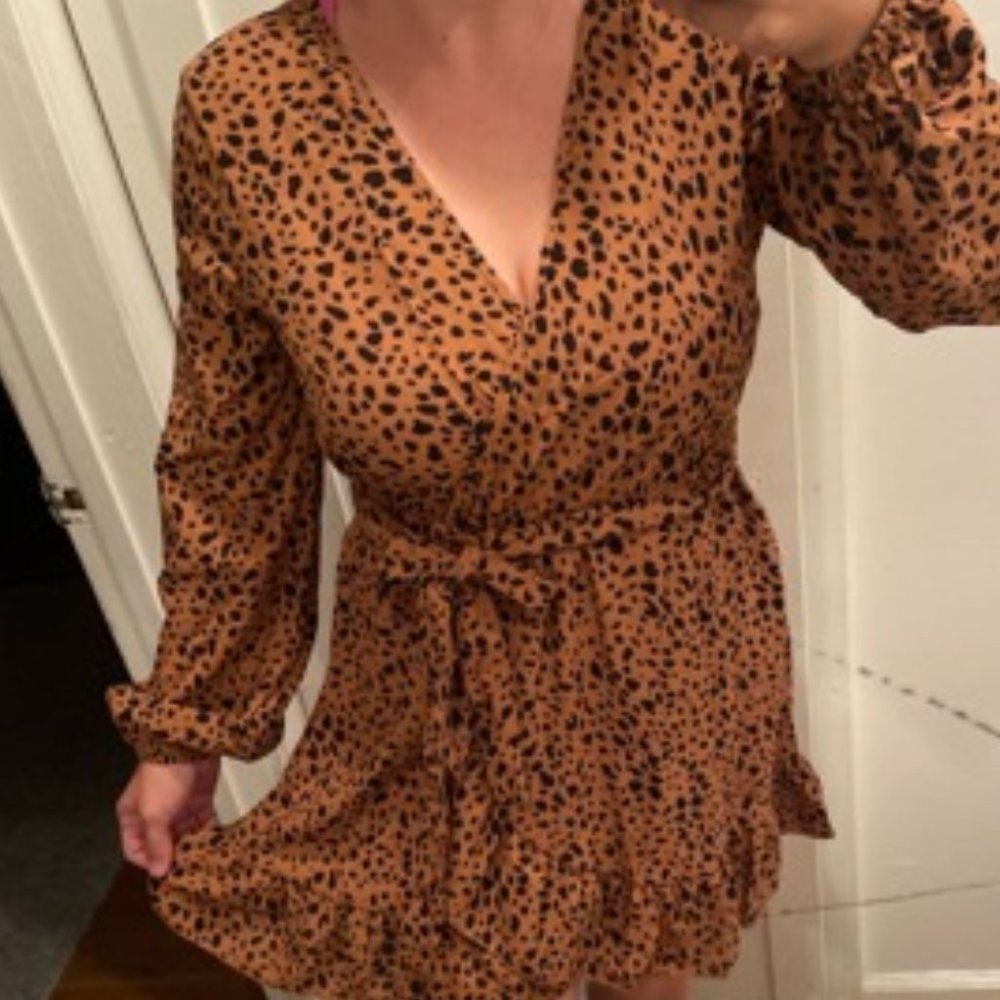 Dalmatian print ruffle hem wrap belted dress - Picture 6 of 7